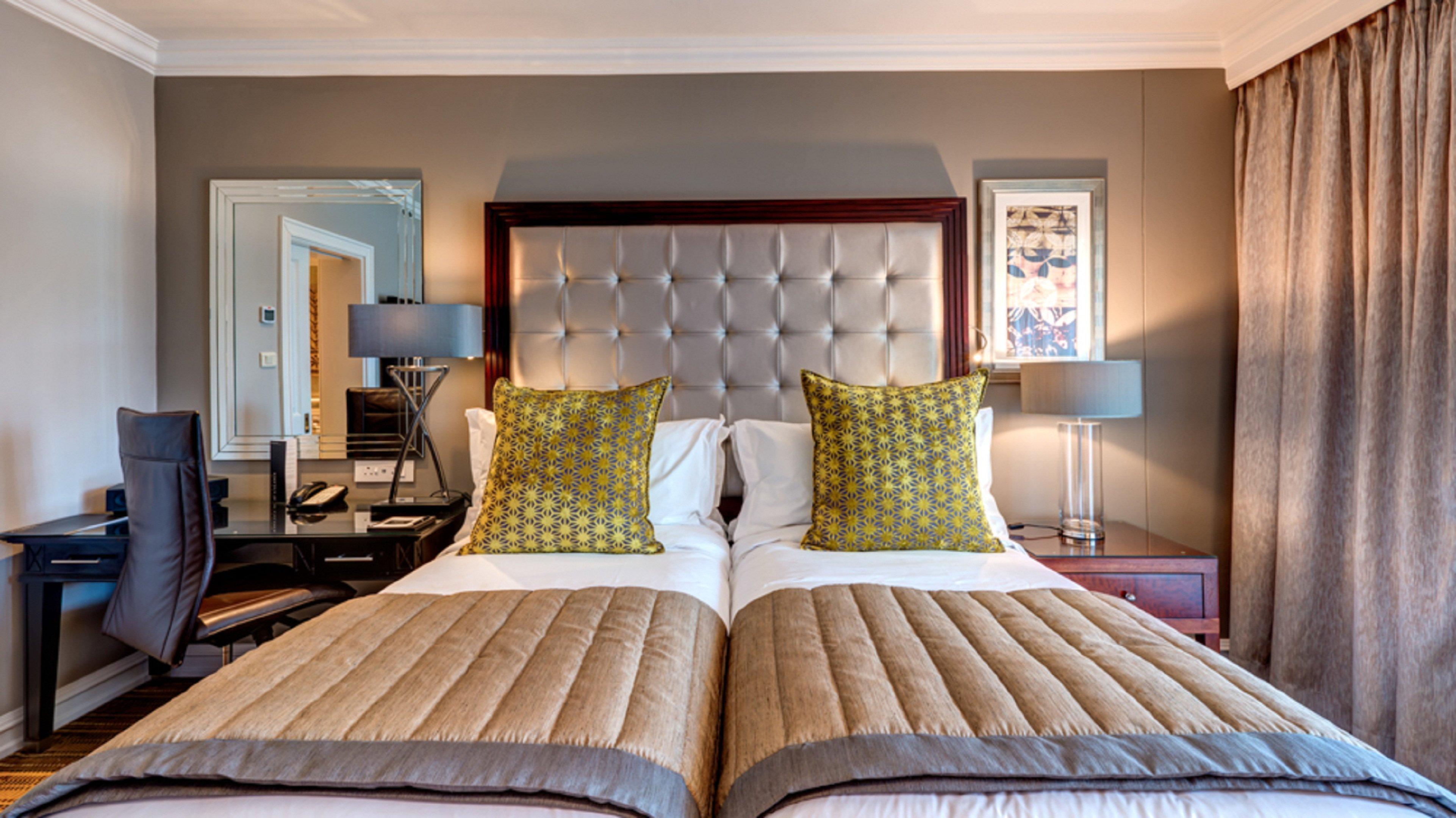 Intercontinental Johannesburg Or Tambo Airport Hotel By Ihg Kempton Park Exteriér fotografie A bedroom at the hotel