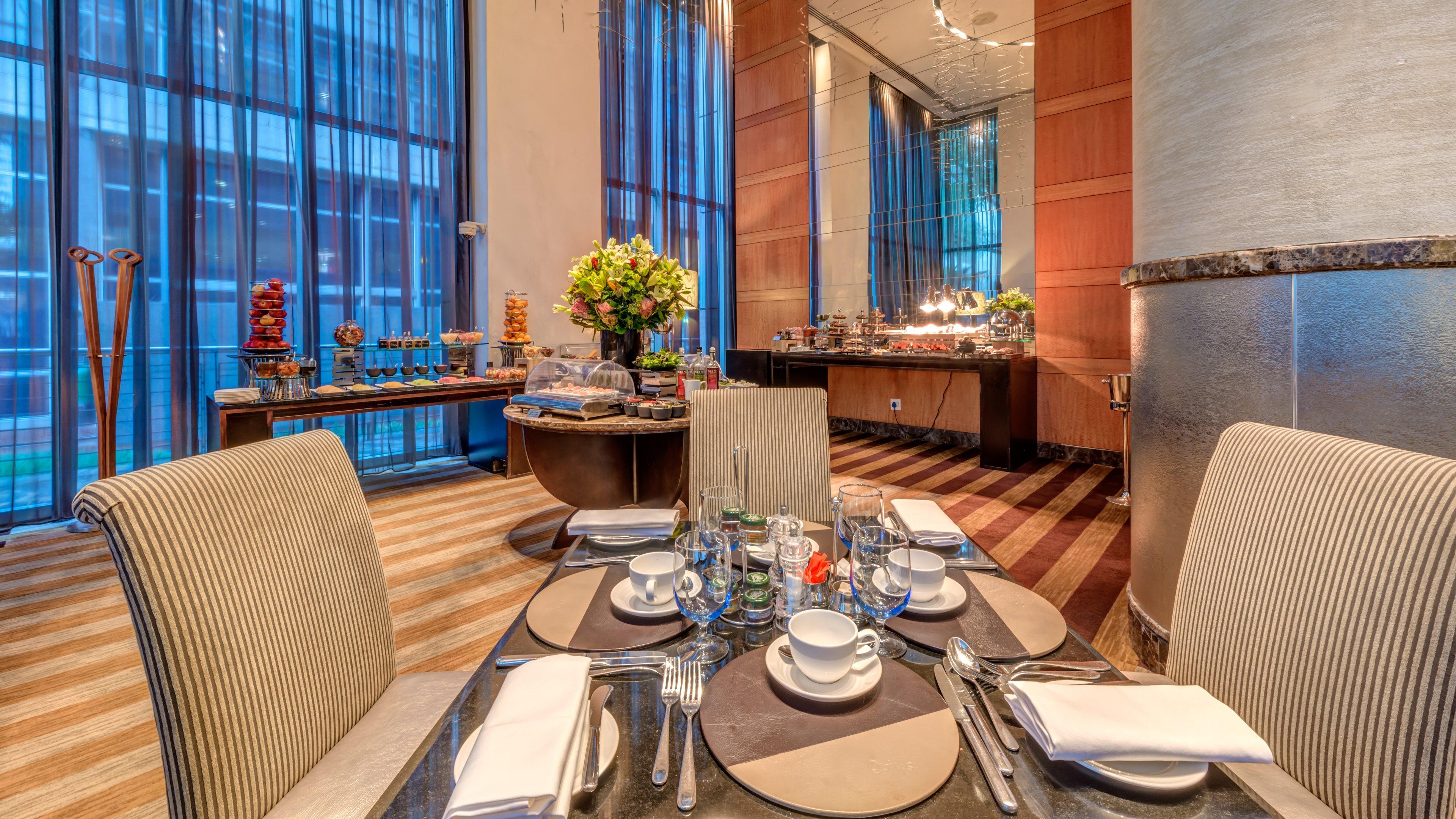 Intercontinental Johannesburg Or Tambo Airport Hotel By Ihg Kempton Park Exteriér fotografie The Club Lounge at the Ritz-Carlton, Dubai