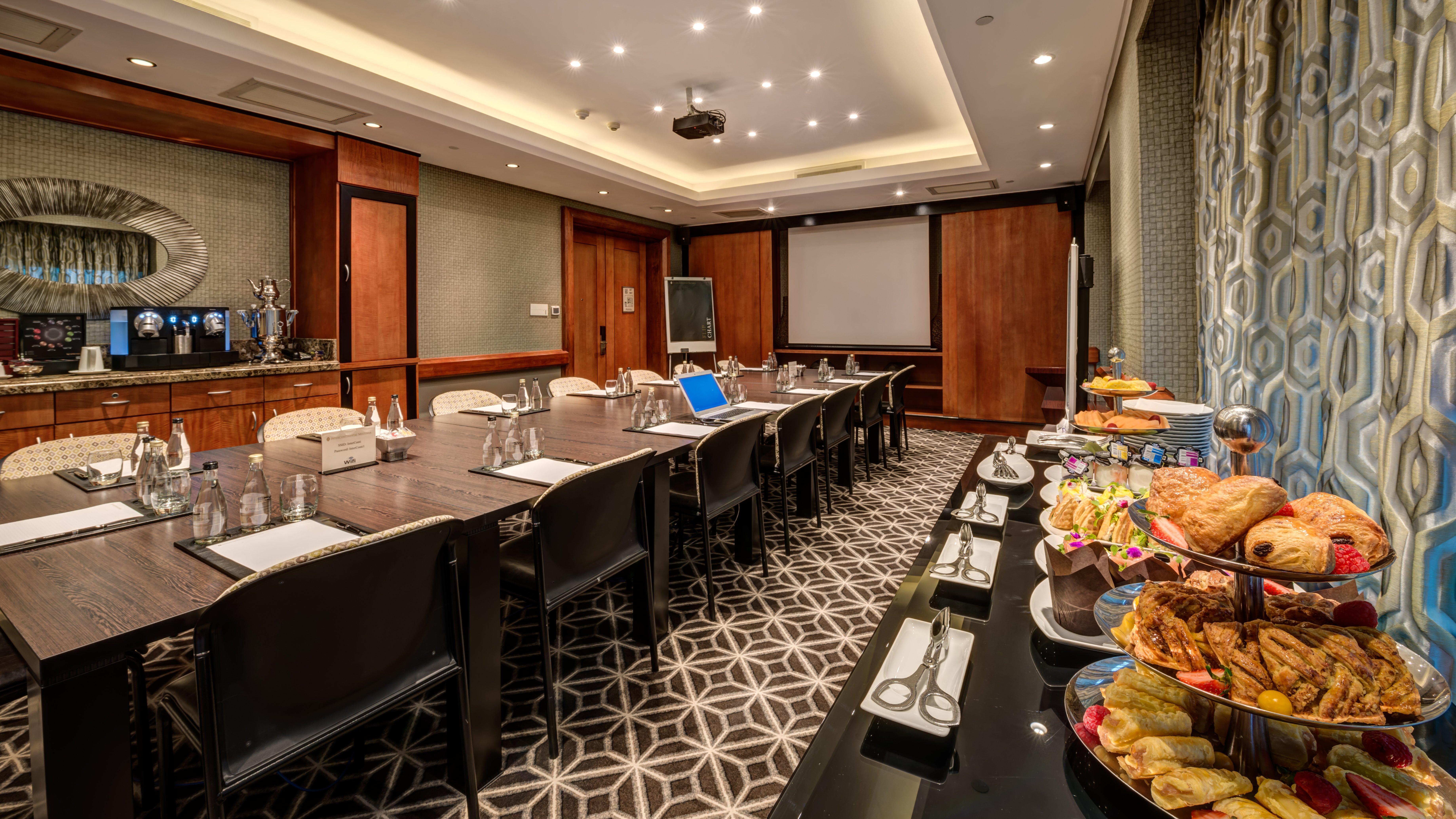 Intercontinental Johannesburg Or Tambo Airport Hotel By Ihg Kempton Park Exteriér fotografie Meeting room at the hotel