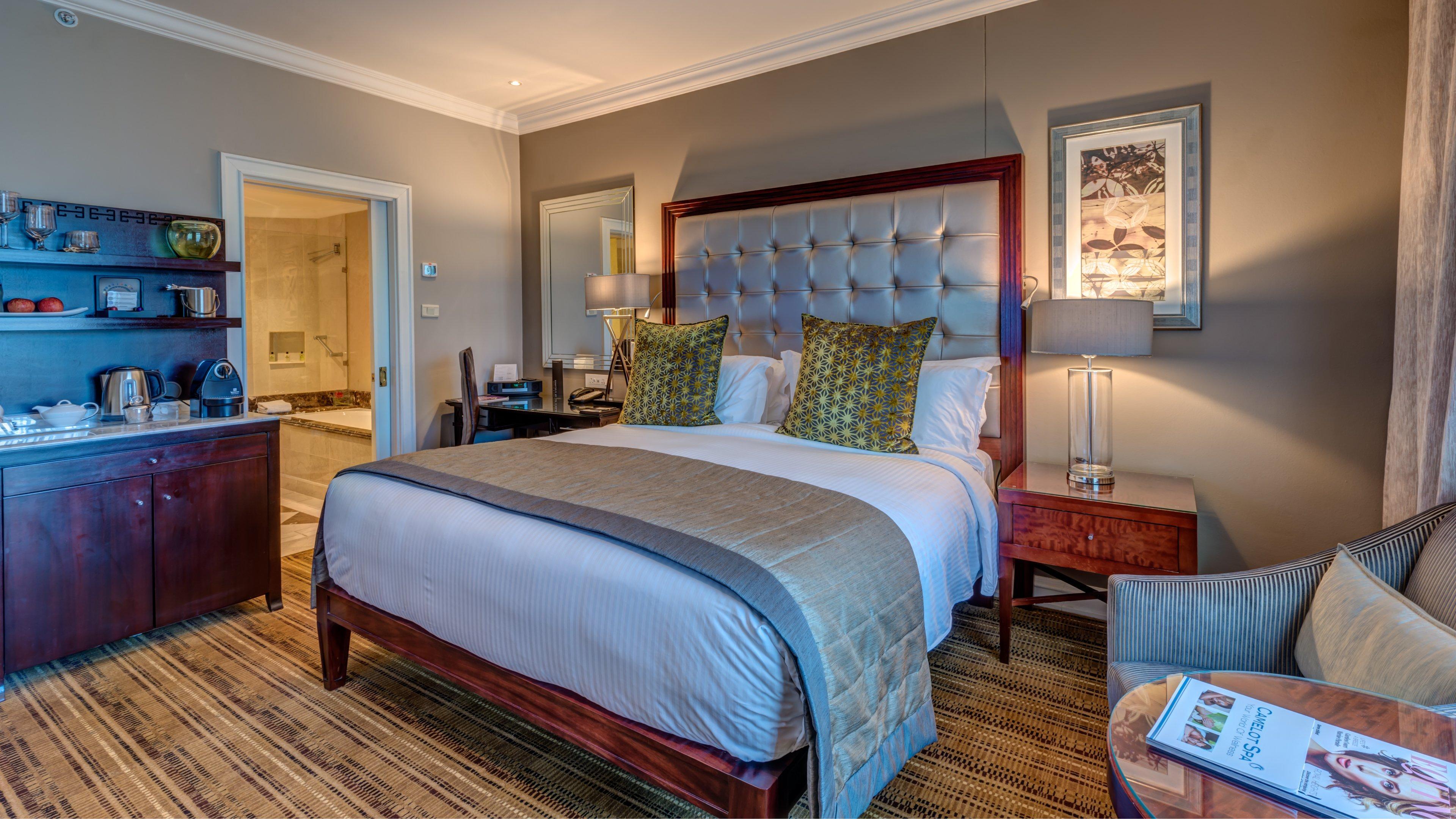 Intercontinental Johannesburg Or Tambo Airport Hotel By Ihg Kempton Park Exteriér fotografie A bedroom at the Taj Mahal Palace