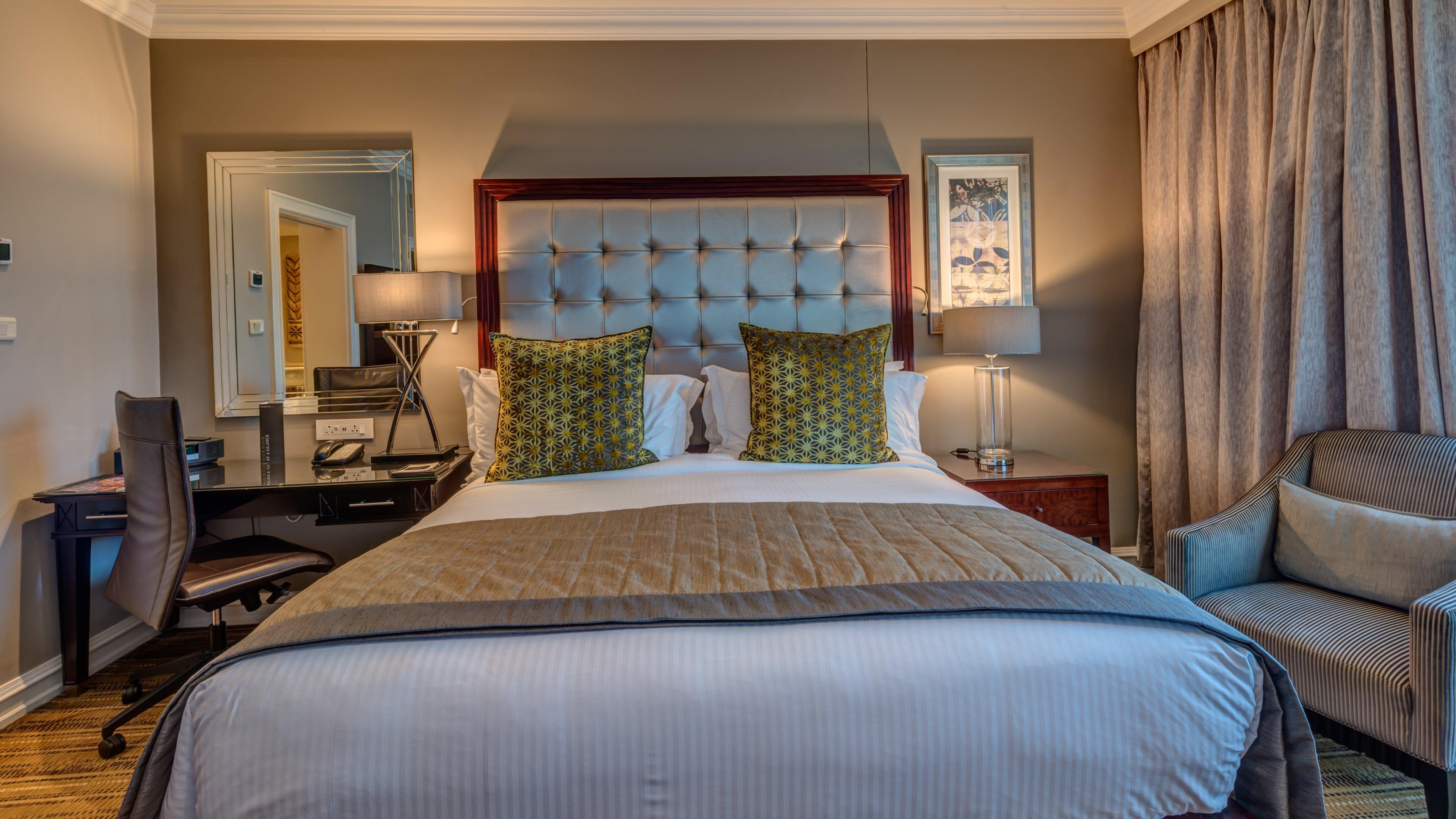 Intercontinental Johannesburg Or Tambo Airport Hotel By Ihg Kempton Park Exteriér fotografie A bedroom at the hotel
