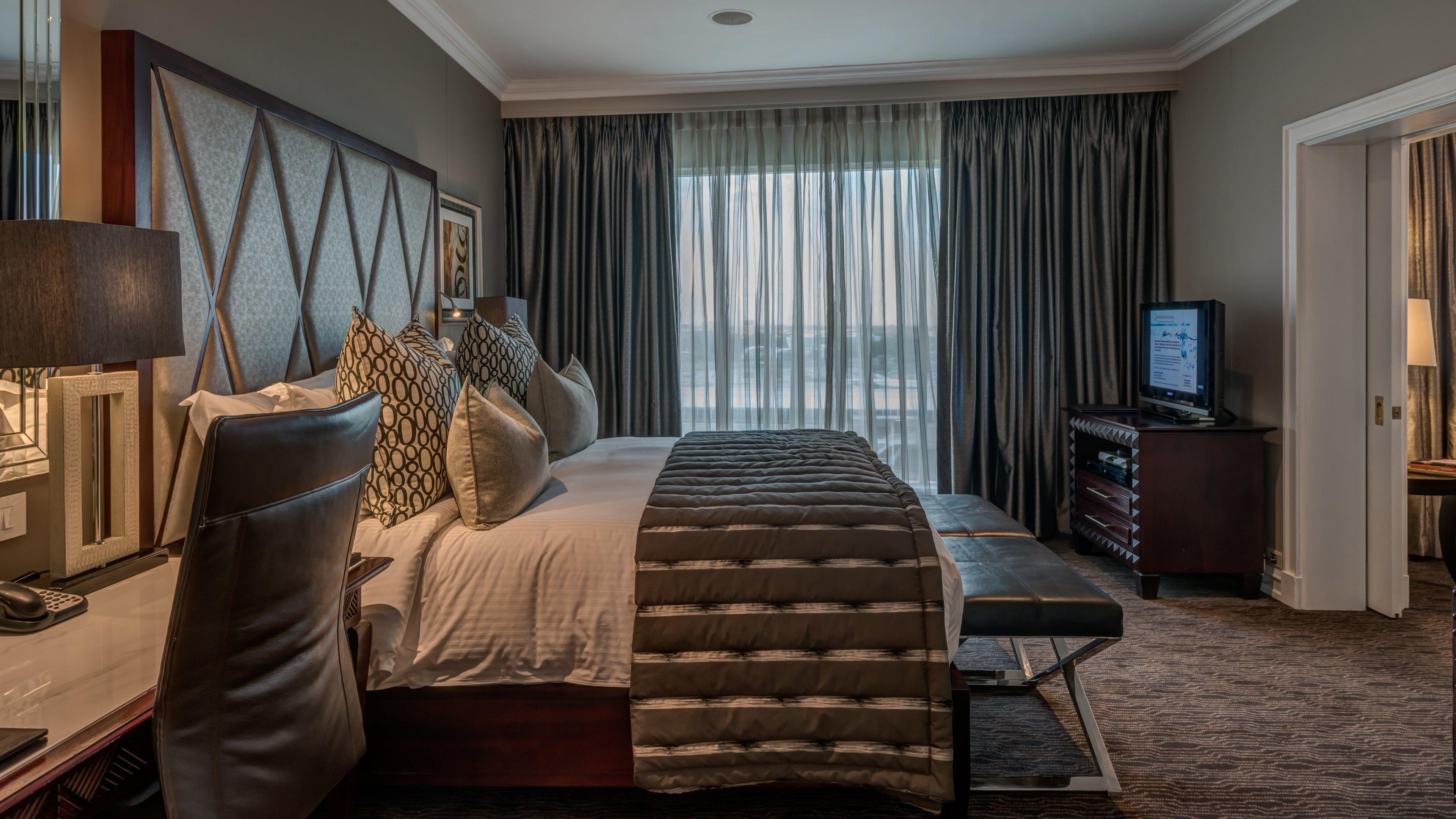 Intercontinental Johannesburg Or Tambo Airport Hotel By Ihg Kempton Park Exteriér fotografie A bedroom at the hotel
