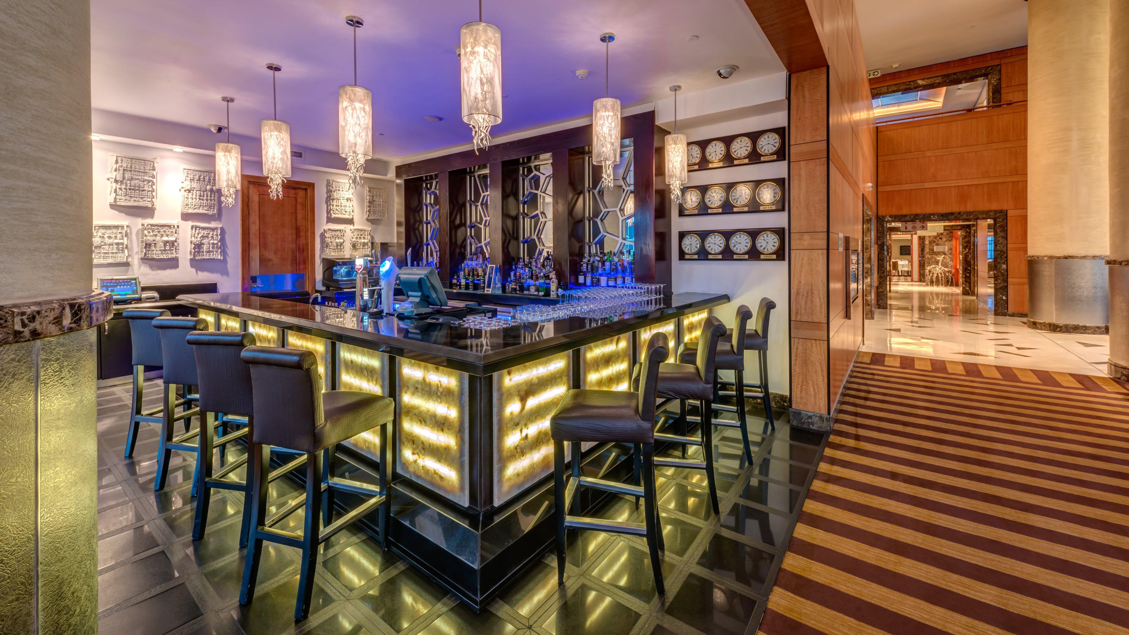 Intercontinental Johannesburg Or Tambo Airport Hotel By Ihg Kempton Park Exteriér fotografie The bar at the hotel