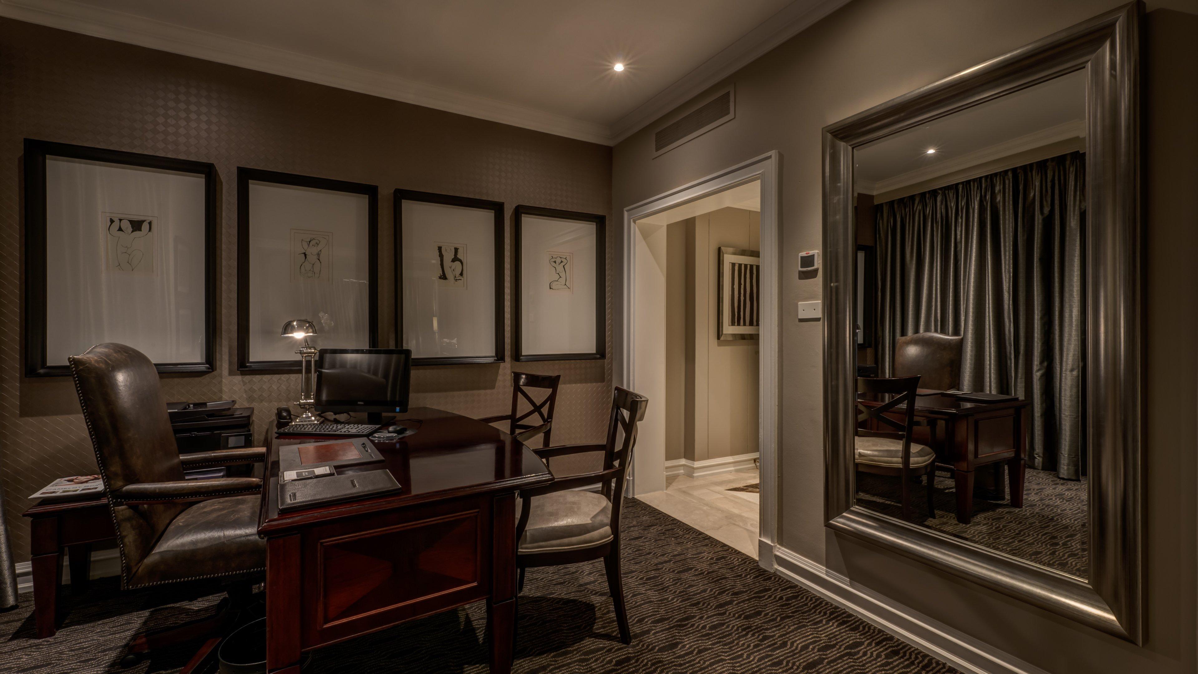 Intercontinental Johannesburg Or Tambo Airport Hotel By Ihg Kempton Park Exteriér fotografie A study in a suite at The Ritz-Carlton, Boston