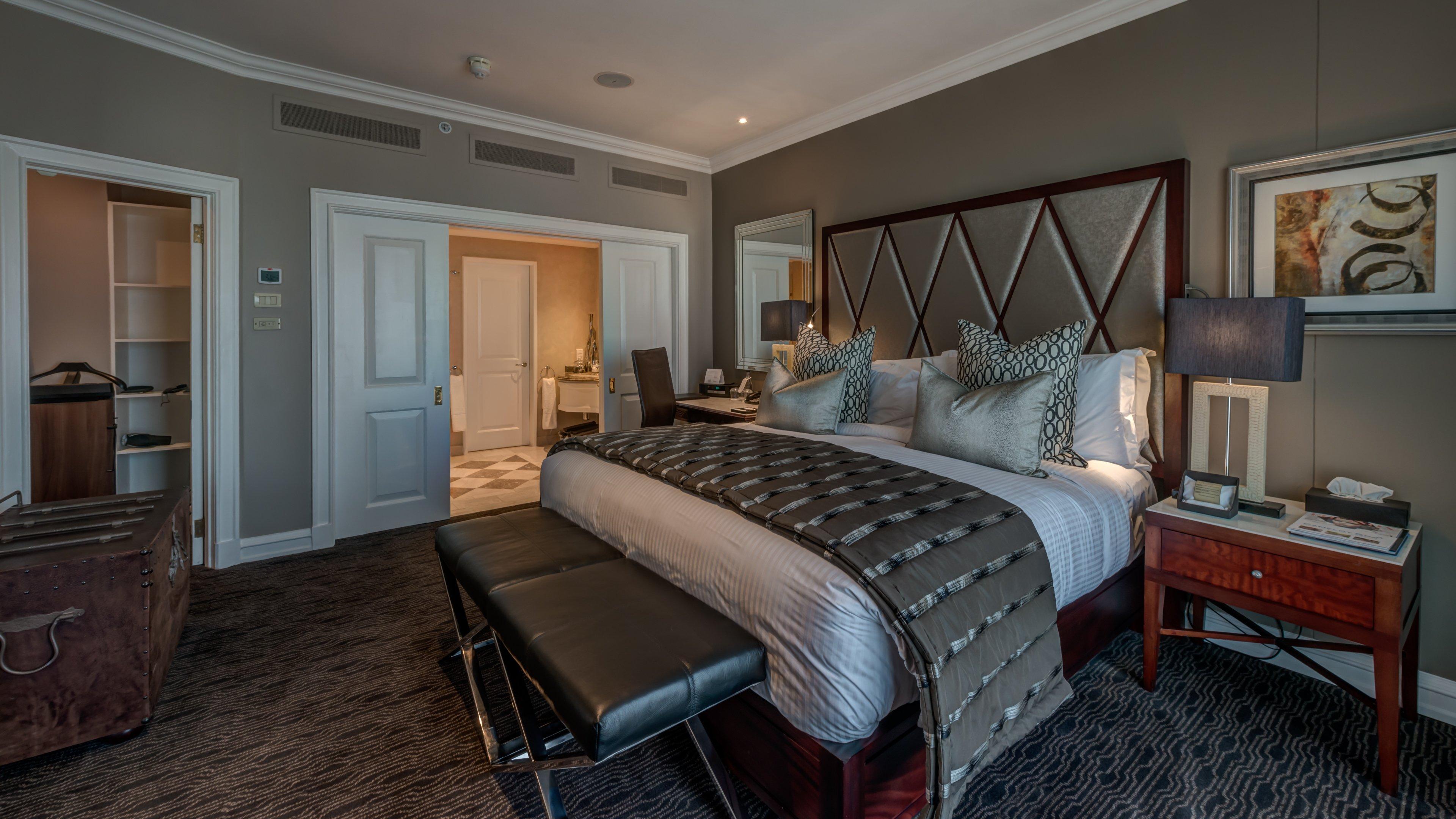 Intercontinental Johannesburg Or Tambo Airport Hotel By Ihg Kempton Park Exteriér fotografie A bedroom at the Four Seasons Hotel