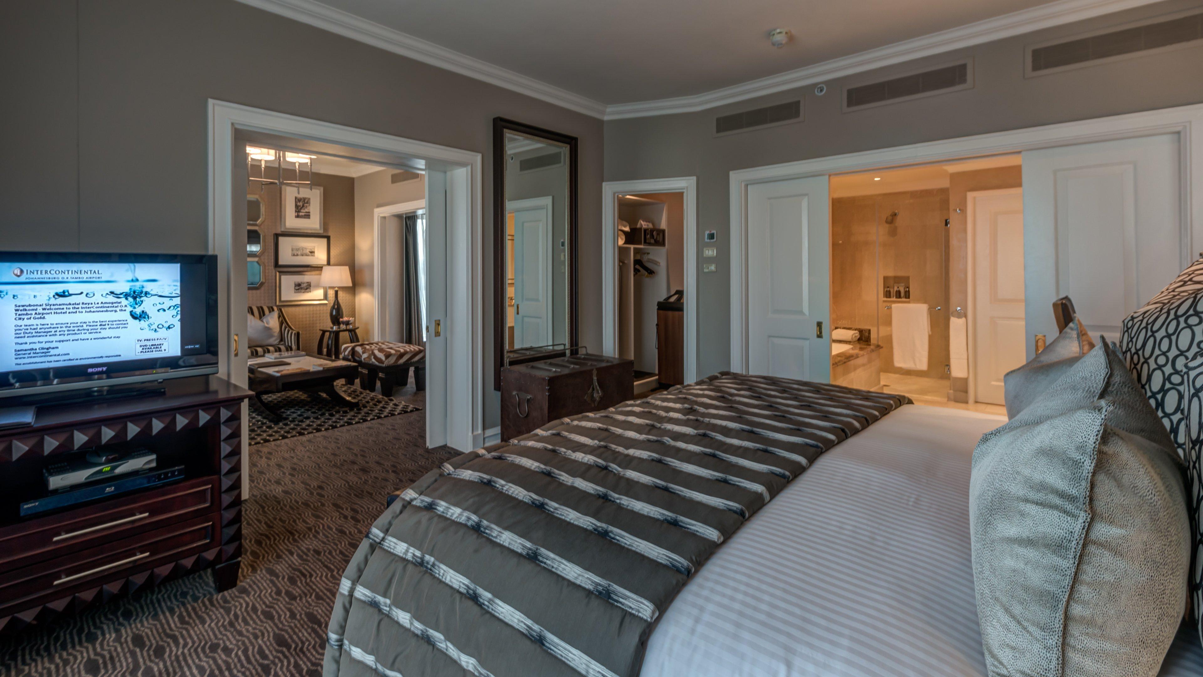 Intercontinental Johannesburg Or Tambo Airport Hotel By Ihg Kempton Park Exteriér fotografie A suite at the Ritz-Carlton, DIFC