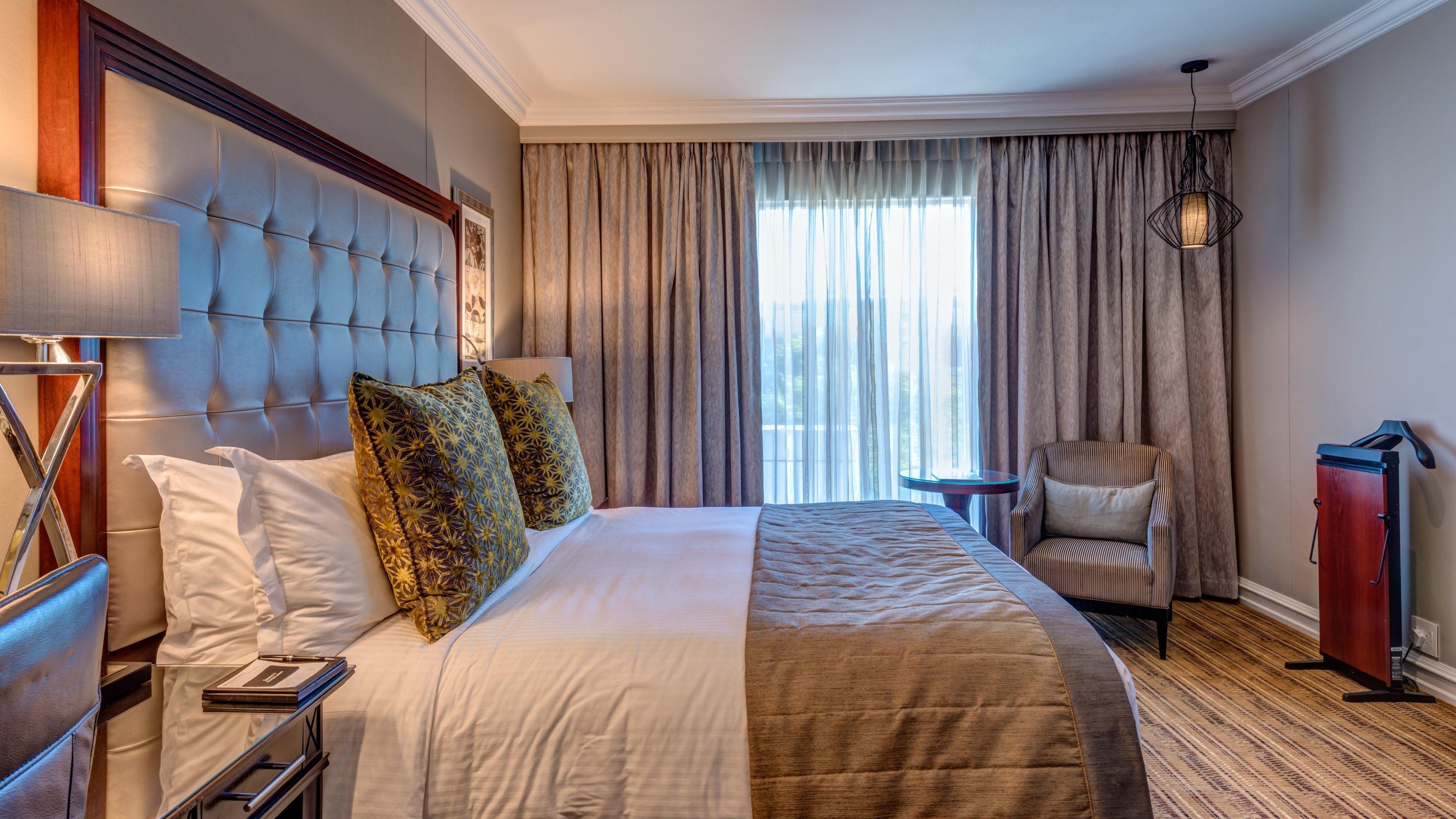 Intercontinental Johannesburg Or Tambo Airport Hotel By Ihg Kempton Park Exteriér fotografie A bedroom at the hotel