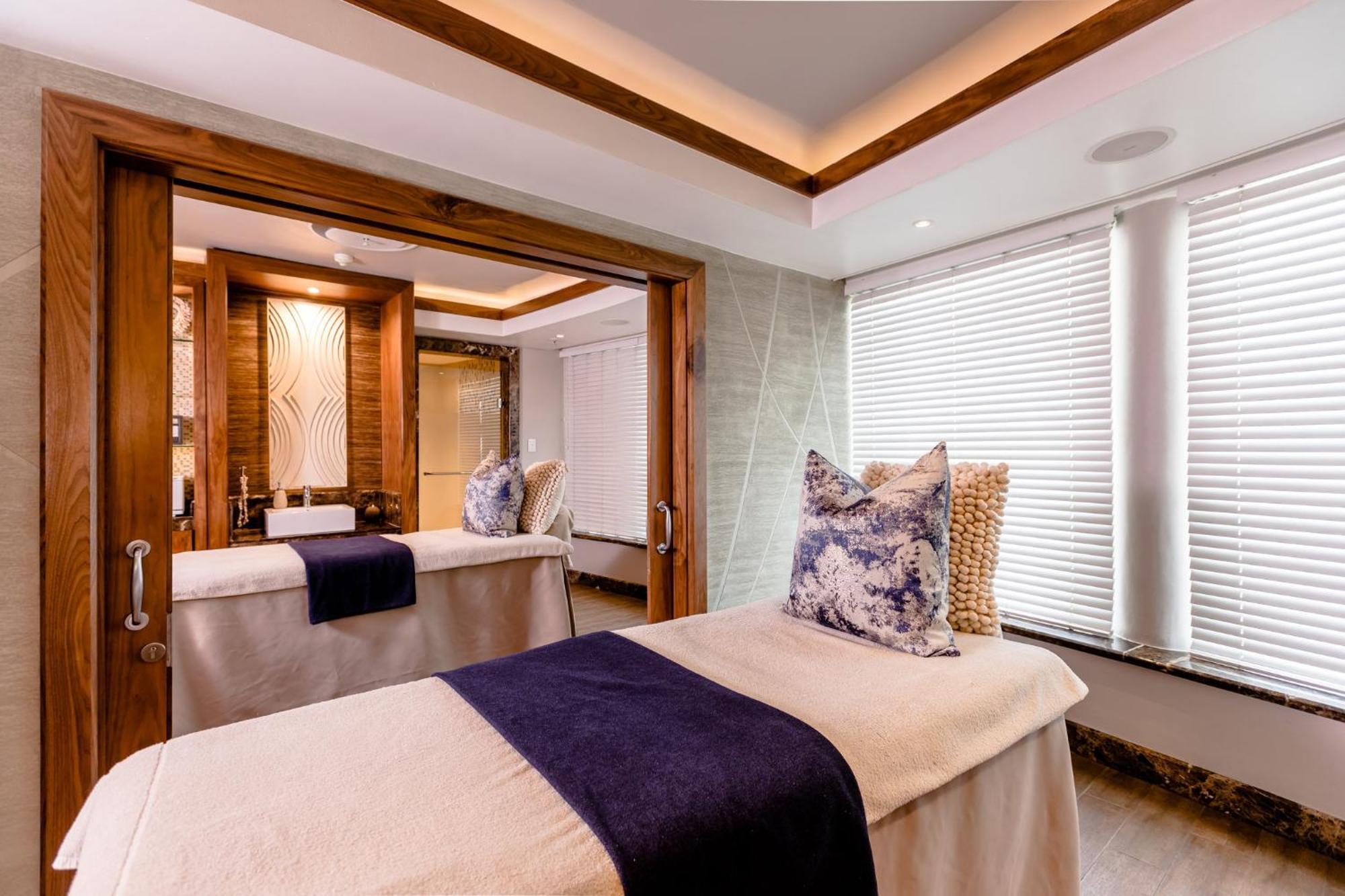 Intercontinental Johannesburg Or Tambo Airport Hotel By Ihg Kempton Park Exteriér fotografie The Spa at The Dorchester