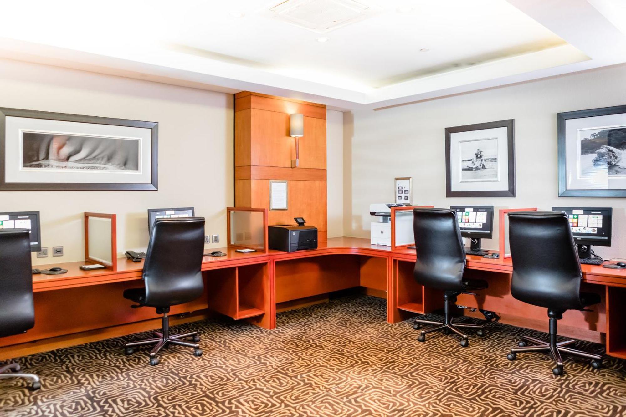 Intercontinental Johannesburg Or Tambo Airport Hotel By Ihg Kempton Park Exteriér fotografie Business Center